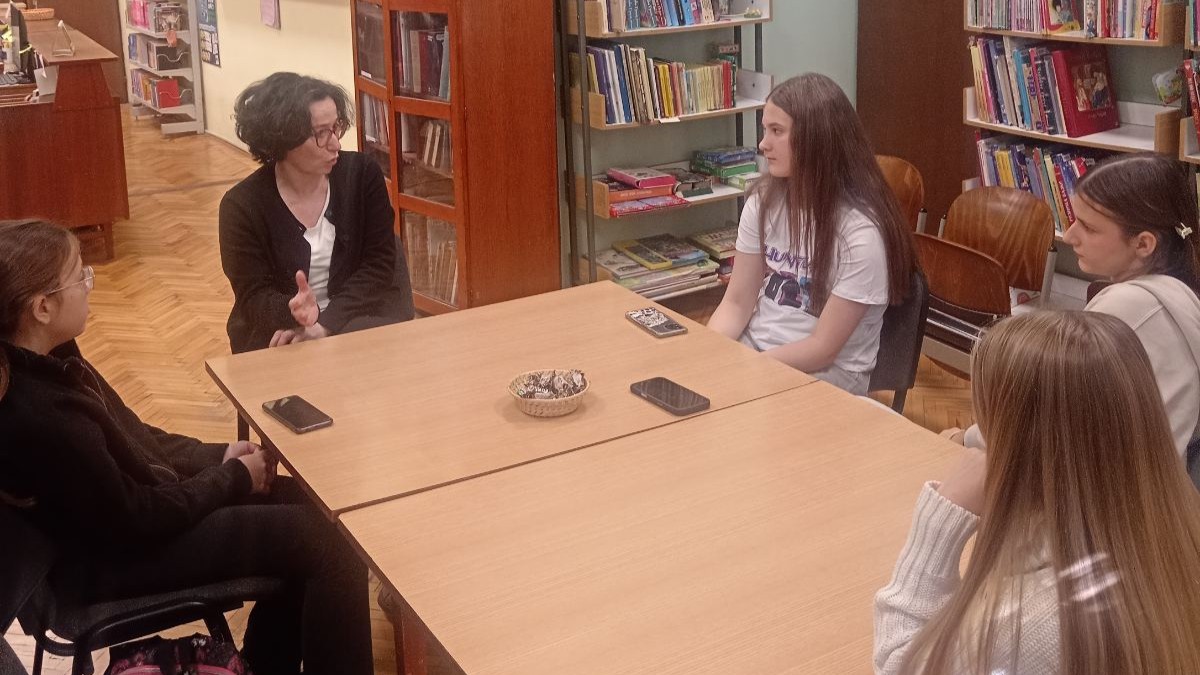 Међу књигама